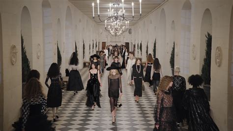 defile chanel 2020|The ‘Le Château des Dames’ 2020/21 Métiers d’art Show — .